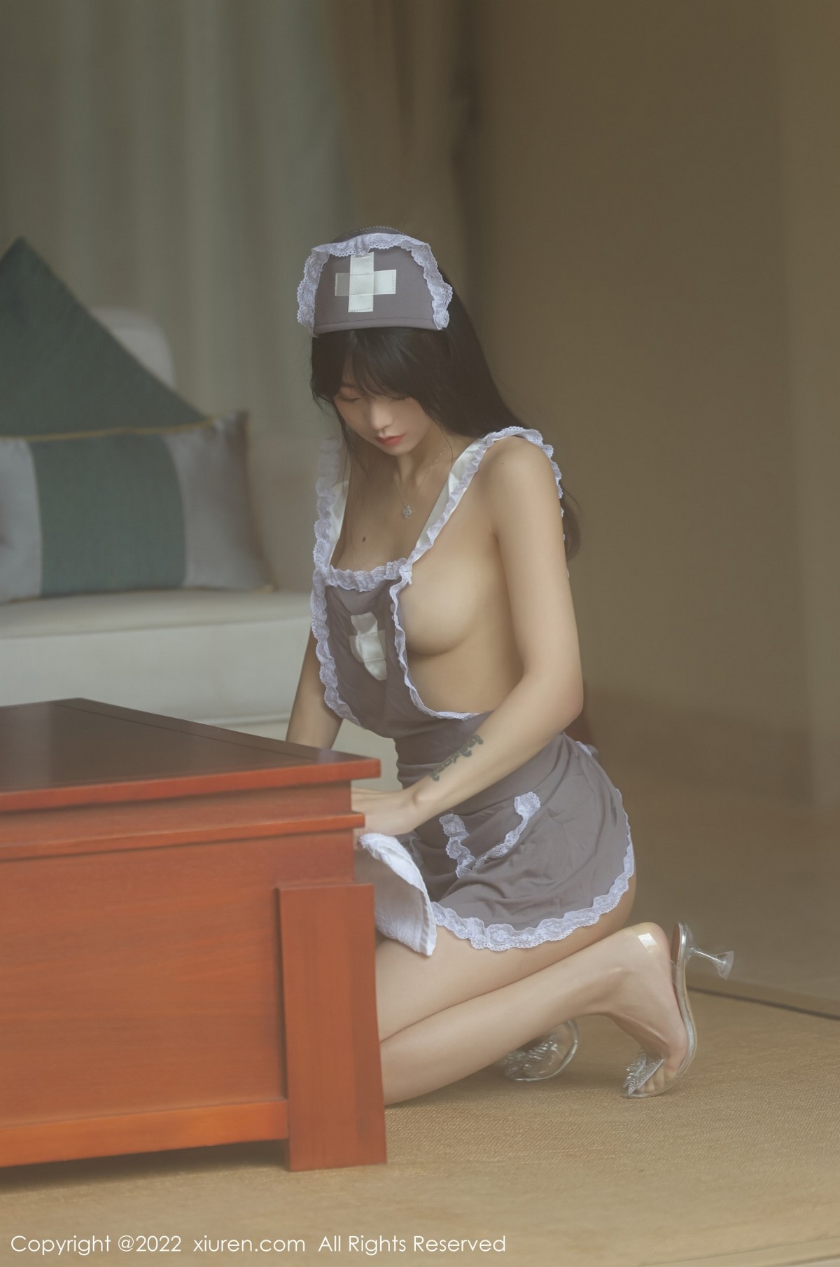 xgyw.top_XiuRen第4924期_模特佘贝拉bella海南岛旅拍私房脱灰色女仆装秀完美身材诱惑写真76P
