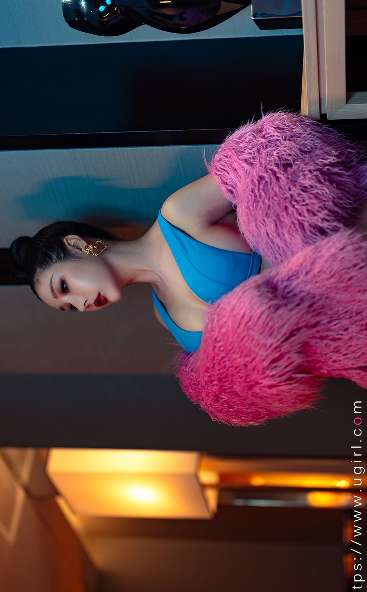 xgyw.top_[Ugirls爱尤物]No.2323_模特田冰冰私房粉色绒毛服饰下性感比基尼秀完美身材诱惑写真35P