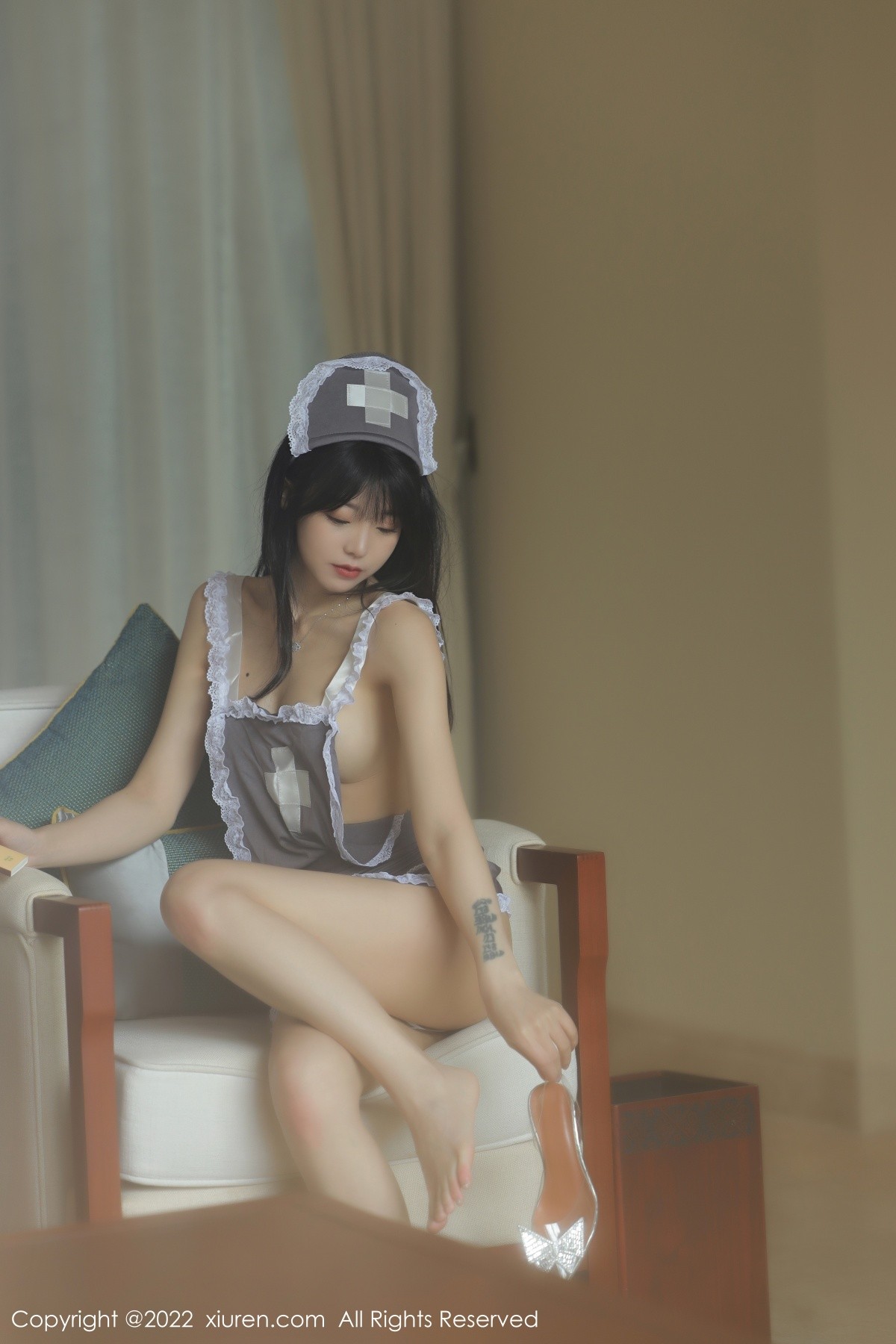 xgyw.top_XiuRen第4924期_模特佘贝拉bella海南岛旅拍私房脱灰色女仆装秀完美身材诱惑写真76P