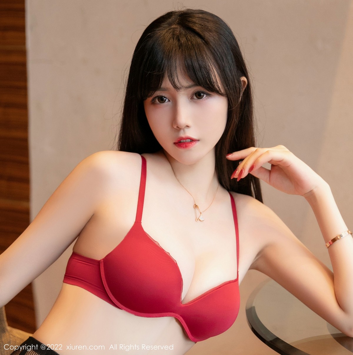 xgyw.top_XiuRen第4929期_模特柚子私房性感红色内衣配吊带黑丝秀完美身材撩人诱惑写真41P