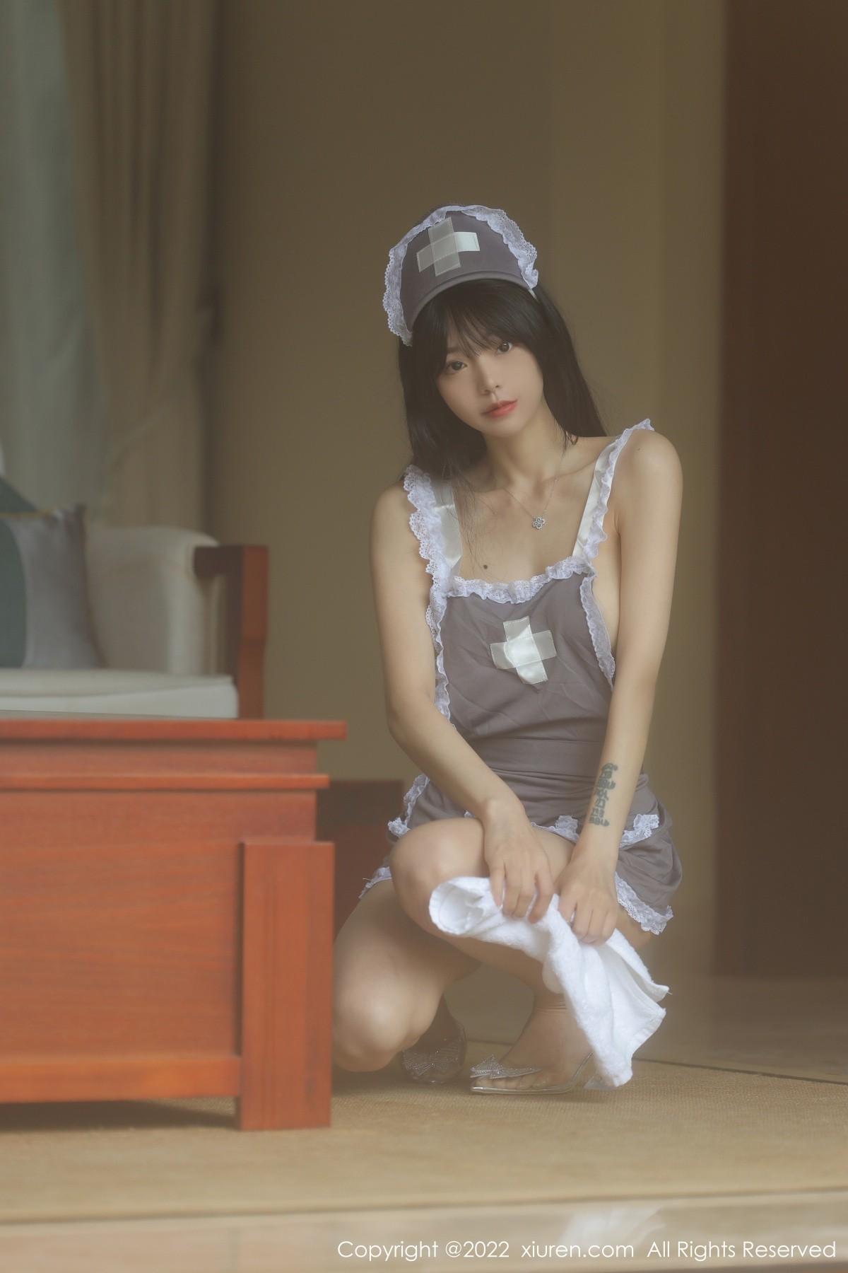 xgyw.top_XiuRen第4924期_模特佘贝拉bella海南岛旅拍私房脱灰色女仆装秀完美身材诱惑写真76P