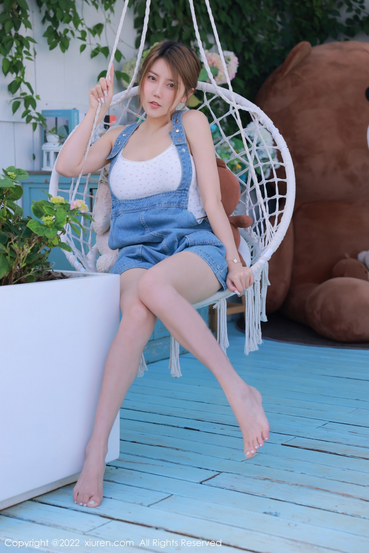 xgyw.top_XiuRen第4922期_新人模特Sugar糖酒酒户外性感真空牛仔吊带侧露豪乳诱惑写真61P