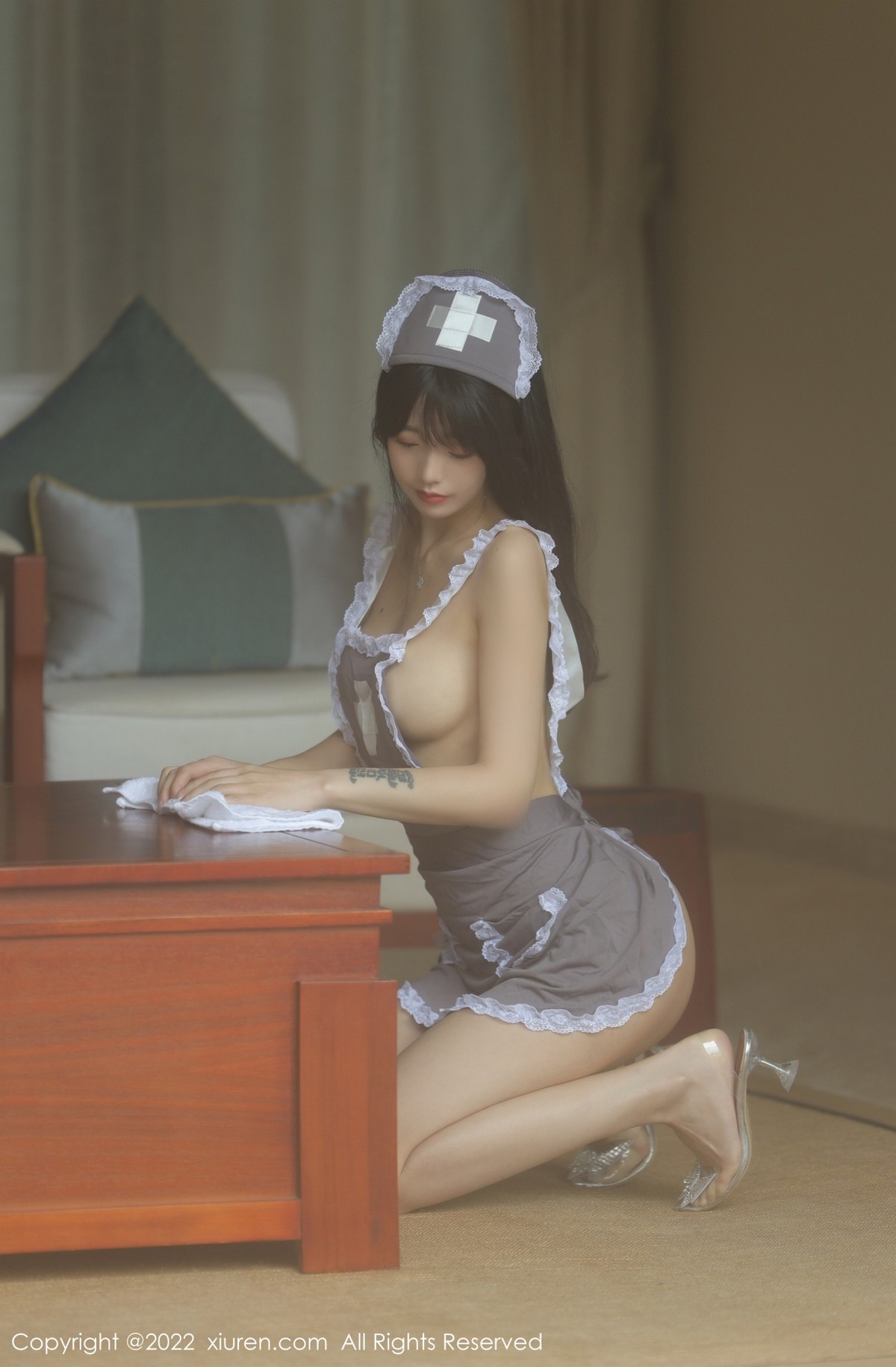 xgyw.top_XiuRen第4924期_模特佘贝拉bella海南岛旅拍私房脱灰色女仆装秀完美身材诱惑写真76P