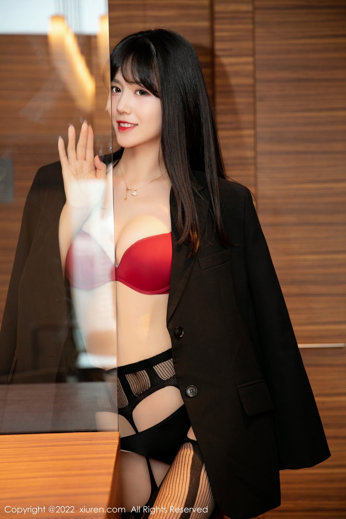 xgyw.top_XiuRen第4929期_模特柚子私房性感红色内衣配吊带黑丝秀完美身材撩人诱惑写真41P