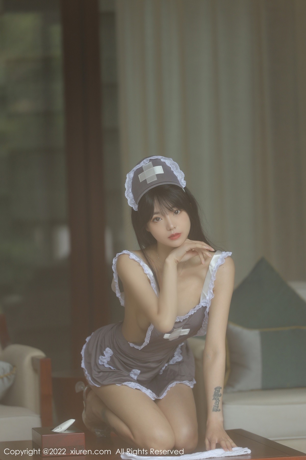 xgyw.top_XiuRen第4924期_模特佘贝拉bella海南岛旅拍私房脱灰色女仆装秀完美身材诱惑写真76P