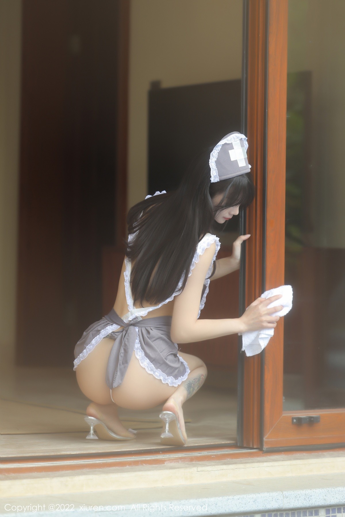 xgyw.top_XiuRen第4924期_模特佘贝拉bella海南岛旅拍私房脱灰色女仆装秀完美身材诱惑写真76P
