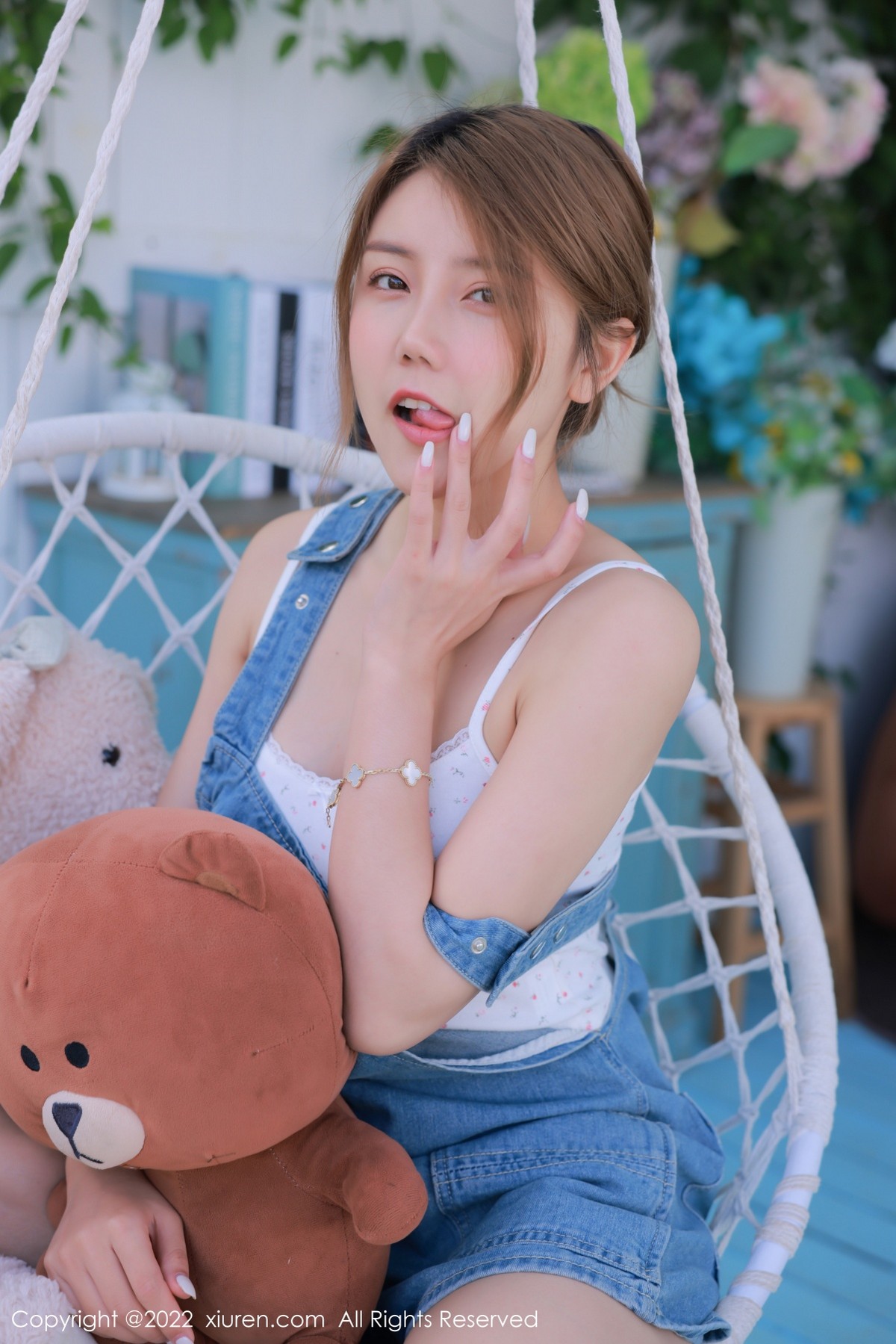 xgyw.top_XiuRen第4922期_新人模特Sugar糖酒酒户外性感真空牛仔吊带侧露豪乳诱惑写真61P