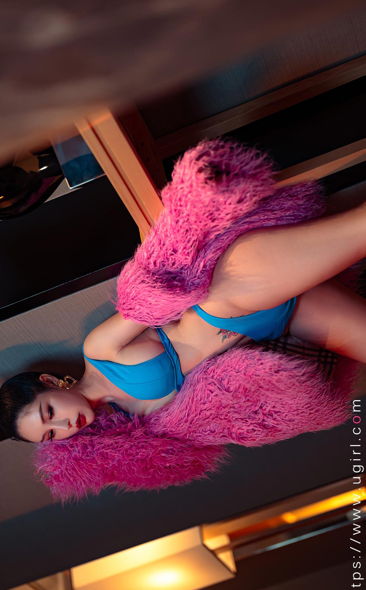 xgyw.top_[Ugirls爱尤物]No.2323_模特田冰冰私房粉色绒毛服饰下性感比基尼秀完美身材诱惑写真35P
