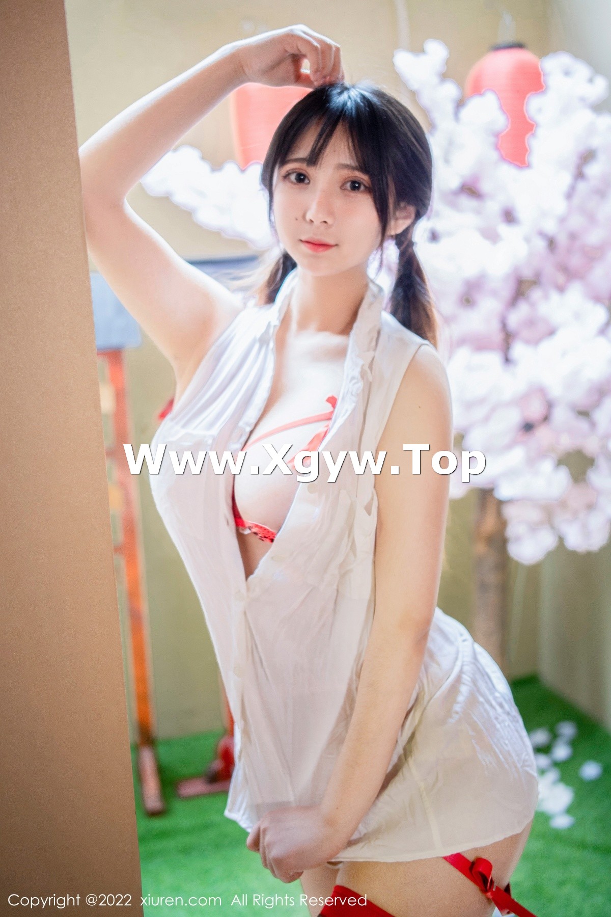 xgyw.top_XiuRen第4930期_模特久久Aimee半脱白上衣露红色带子情趣装秀豪乳翘臀诱惑写真62P