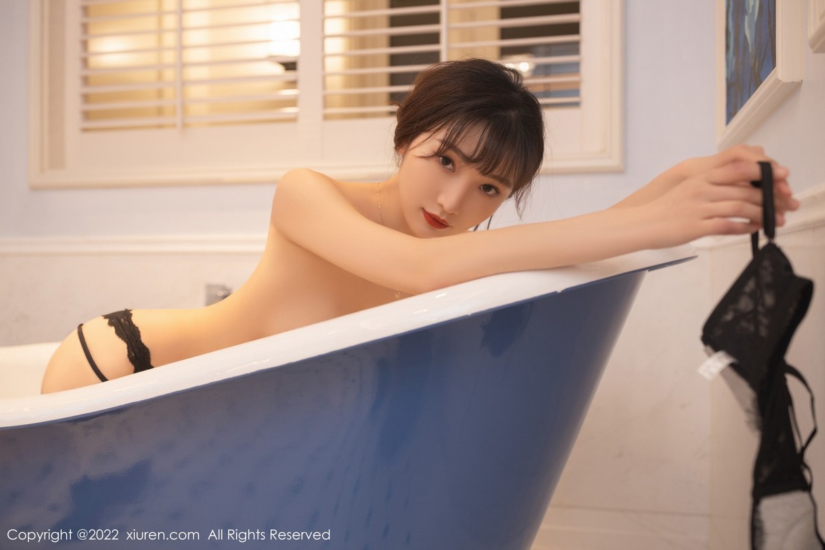 xgyw.top_XiuRen第4935期_模特陆萱萱珠三角旅拍咖啡色上衣配黑短裙露蕾丝内衣诱惑写真81P