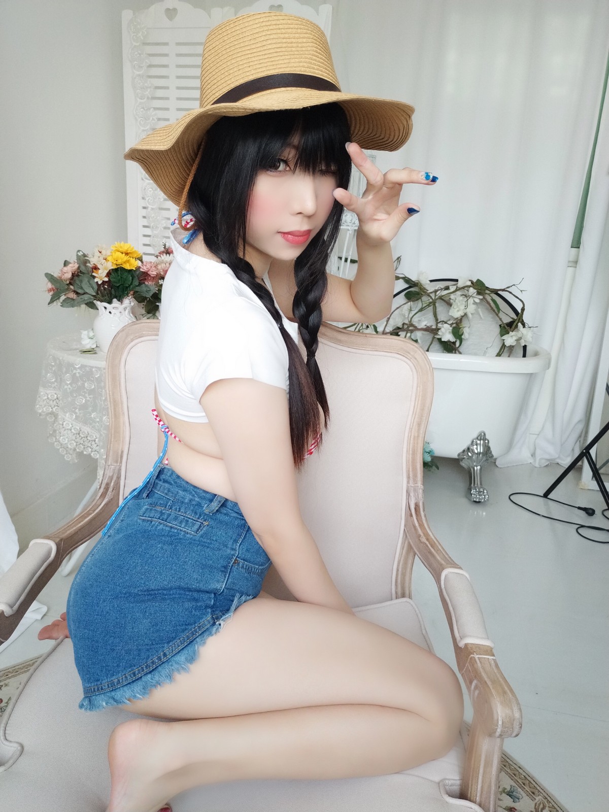 xgyw.top_Coser美女鹿野希牛仔女郎主题私房半脱露性感三点式内衣秀豪乳翘臀诱惑写真84P