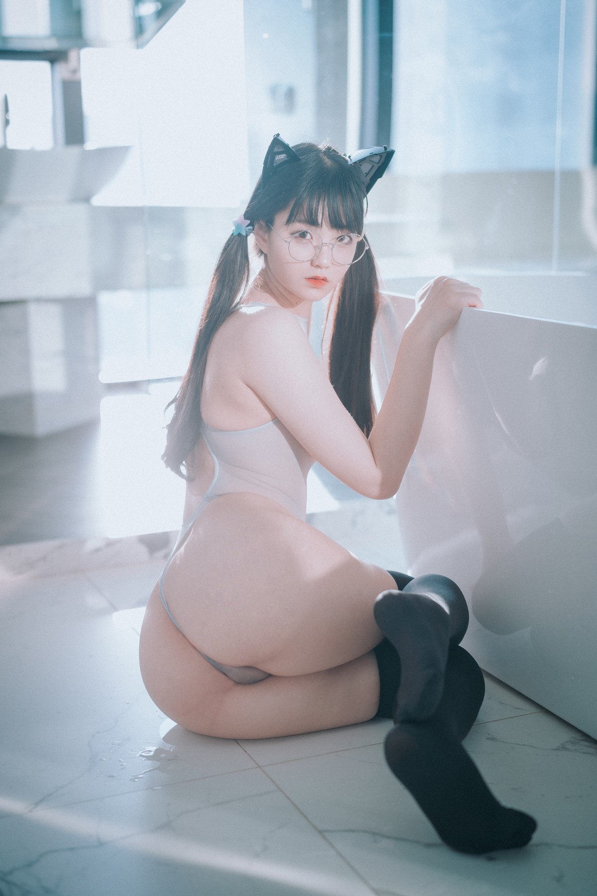 xgyw.top_[DJAWA]No.009_韩国美女学妹_猫女郎主题私房浴室薄透连体衣撩人诱惑写真66P