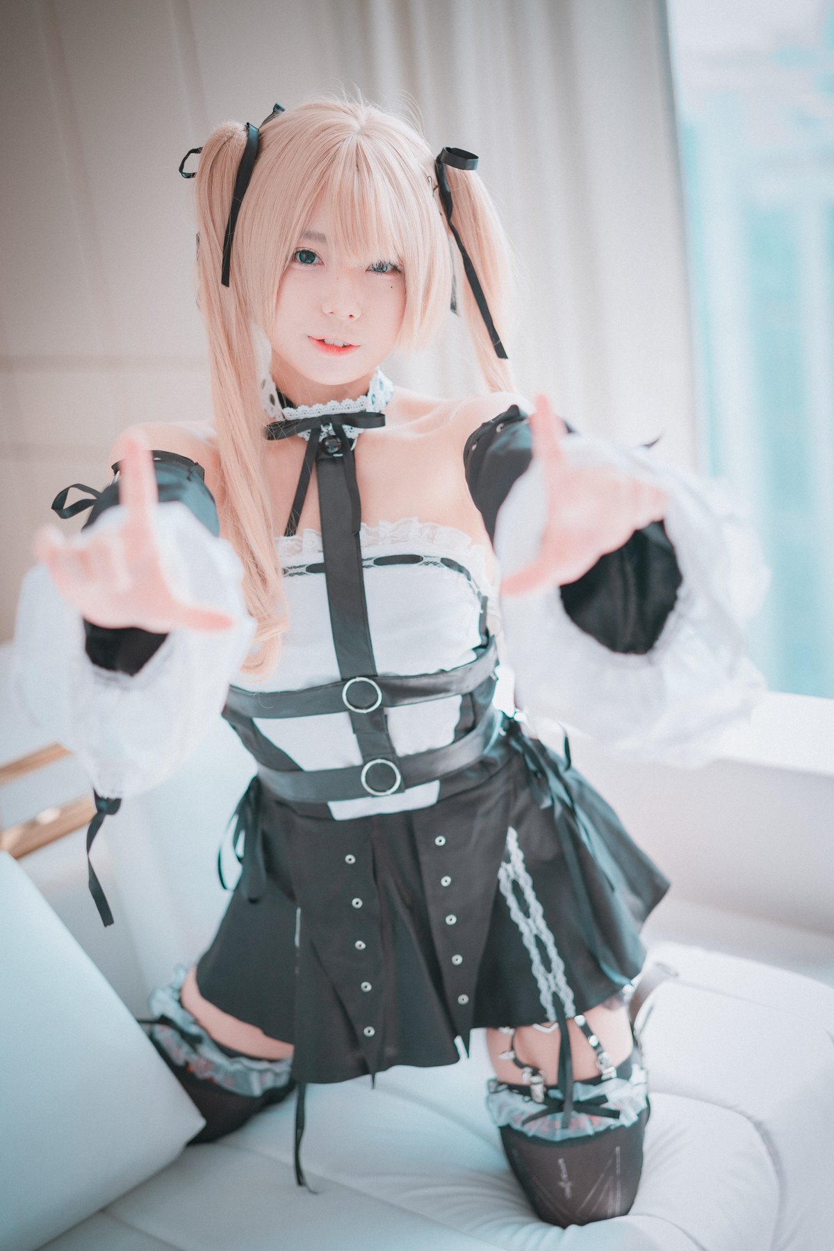 xgyw.top_[DJAWA]No.007_模特Maruemon_Blooming Blood Rose主题黑色服饰秀翘臀诱惑写真80P