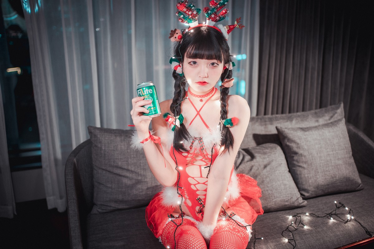 xgyw.top_[DJAWA]No.010_模特ZIA_Christmas Special主题私房红色缕空服饰惹火诱惑写真83P