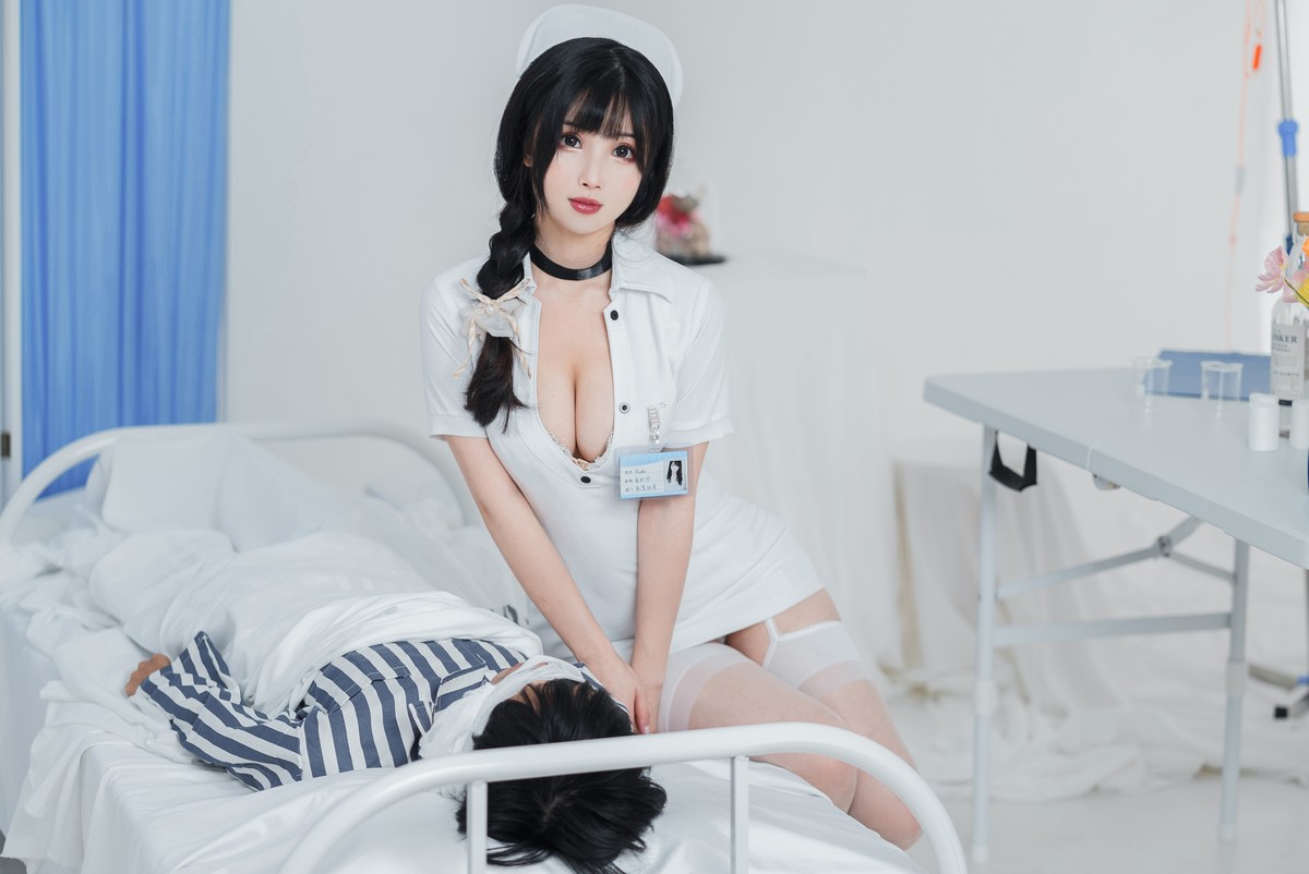 xgyw.top_网络美女rioko凉凉子采集室实习护士主题性感白色蕾丝内衣配白丝吊袜诱惑写真48P