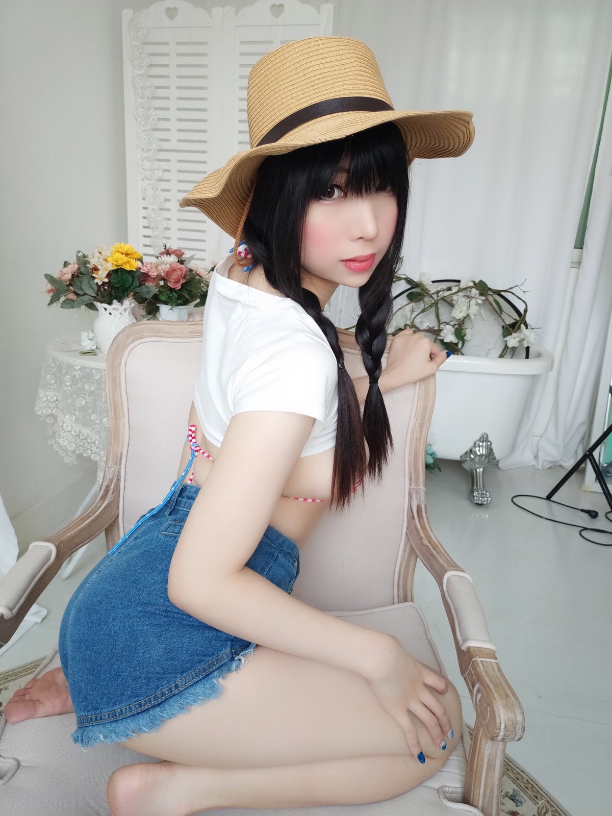 xgyw.top_Coser美女鹿野希牛仔女郎主题私房半脱露性感三点式内衣秀豪乳翘臀诱惑写真84P