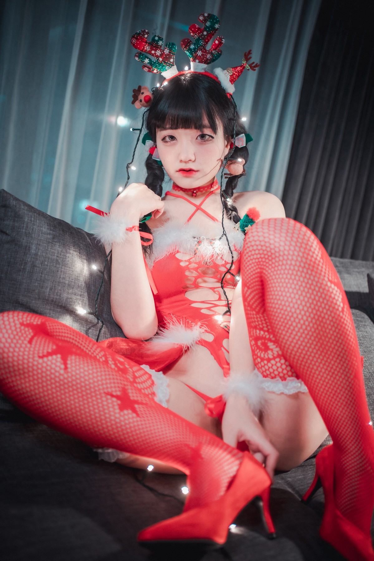 xgyw.top_[DJAWA]No.010_模特ZIA_Christmas Special主题私房红色缕空服饰惹火诱惑写真83P