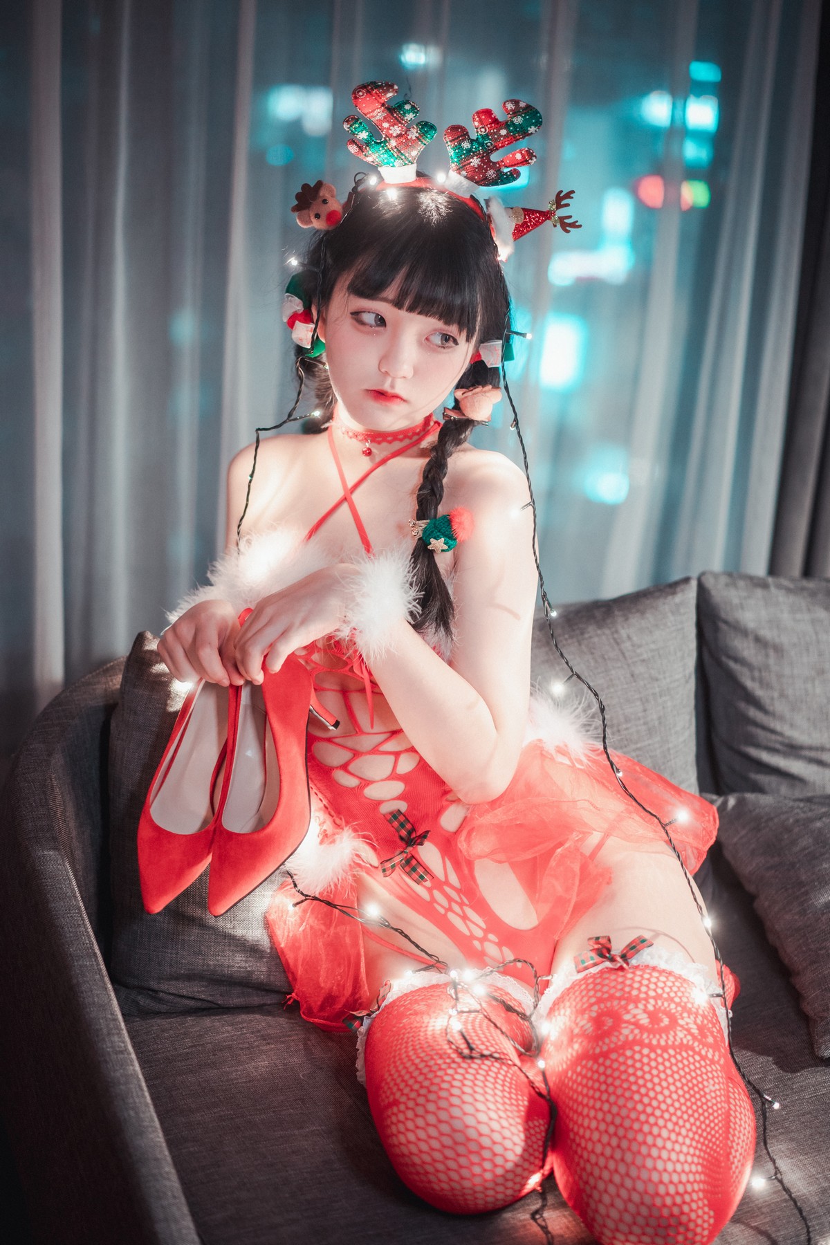 xgyw.top_[DJAWA]No.010_模特ZIA_Christmas Special主题私房红色缕空服饰惹火诱惑写真83P