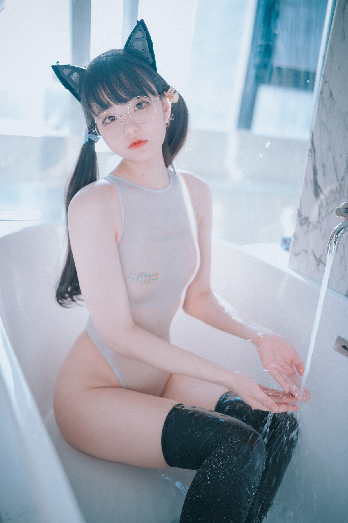 xgyw.top_[DJAWA]No.009_韩国美女学妹_猫女郎主题私房浴室薄透连体衣撩人诱惑写真66P