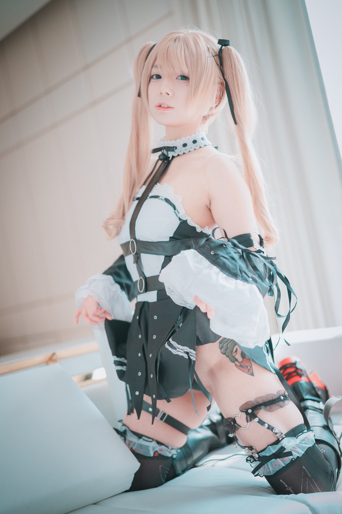 xgyw.top_[DJAWA]No.007_模特Maruemon_Blooming Blood Rose主题黑色服饰秀翘臀诱惑写真80P