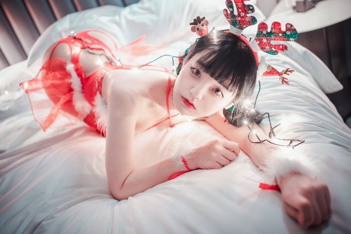 xgyw.top_[DJAWA]No.010_模特ZIA_Christmas Special主题私房红色缕空服饰惹火诱惑写真83P