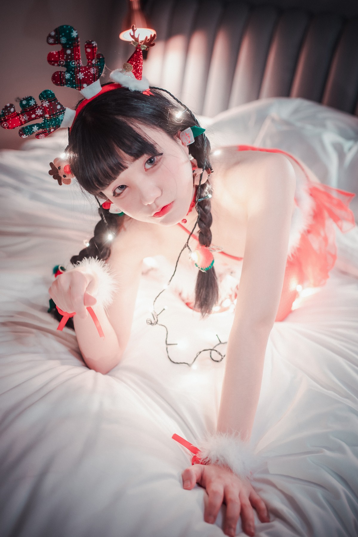 xgyw.top_[DJAWA]No.010_模特ZIA_Christmas Special主题私房红色缕空服饰惹火诱惑写真83P