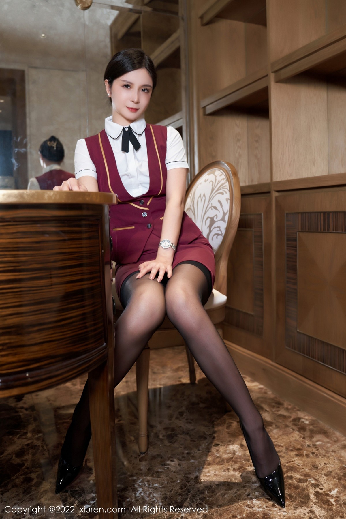 xgyw.top_XiuRen第4939期_模特小蛮妖Yummy三亚旅拍空姐服饰半脱露蕾丝内衣诱惑写真74P