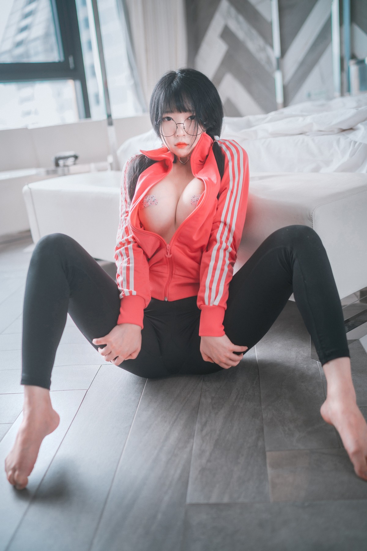 xgyw.top_[DJAWA]No.015_模特Aram_Hot Pink Jersey主题脱性感运动装露翘臀美腿诱惑写真81P