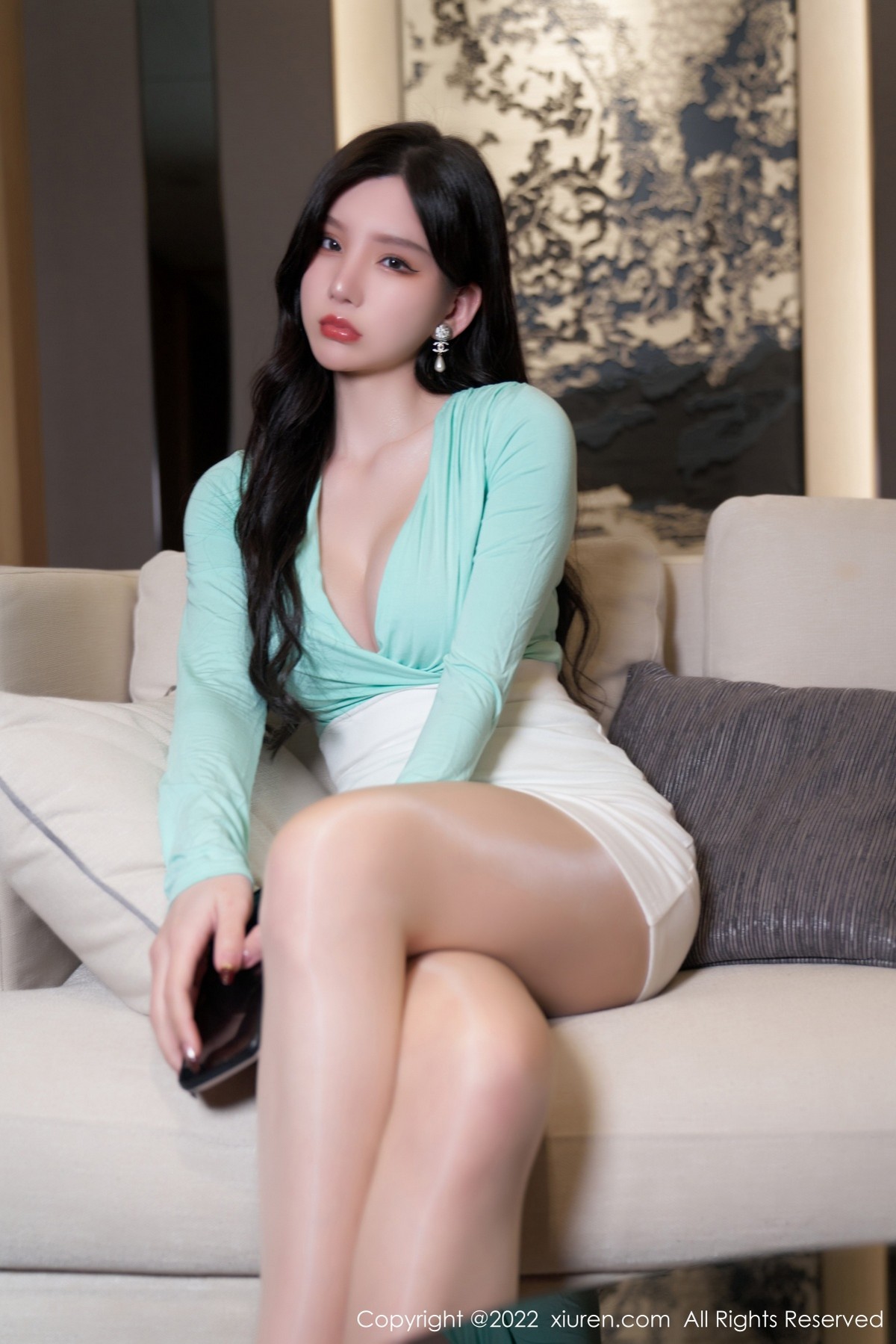 xgyw.top_XiuRen第4951期_女神周于希Sally私房白色短裙下闪亮无内肉丝秀翘臀美腿诱惑写真84P