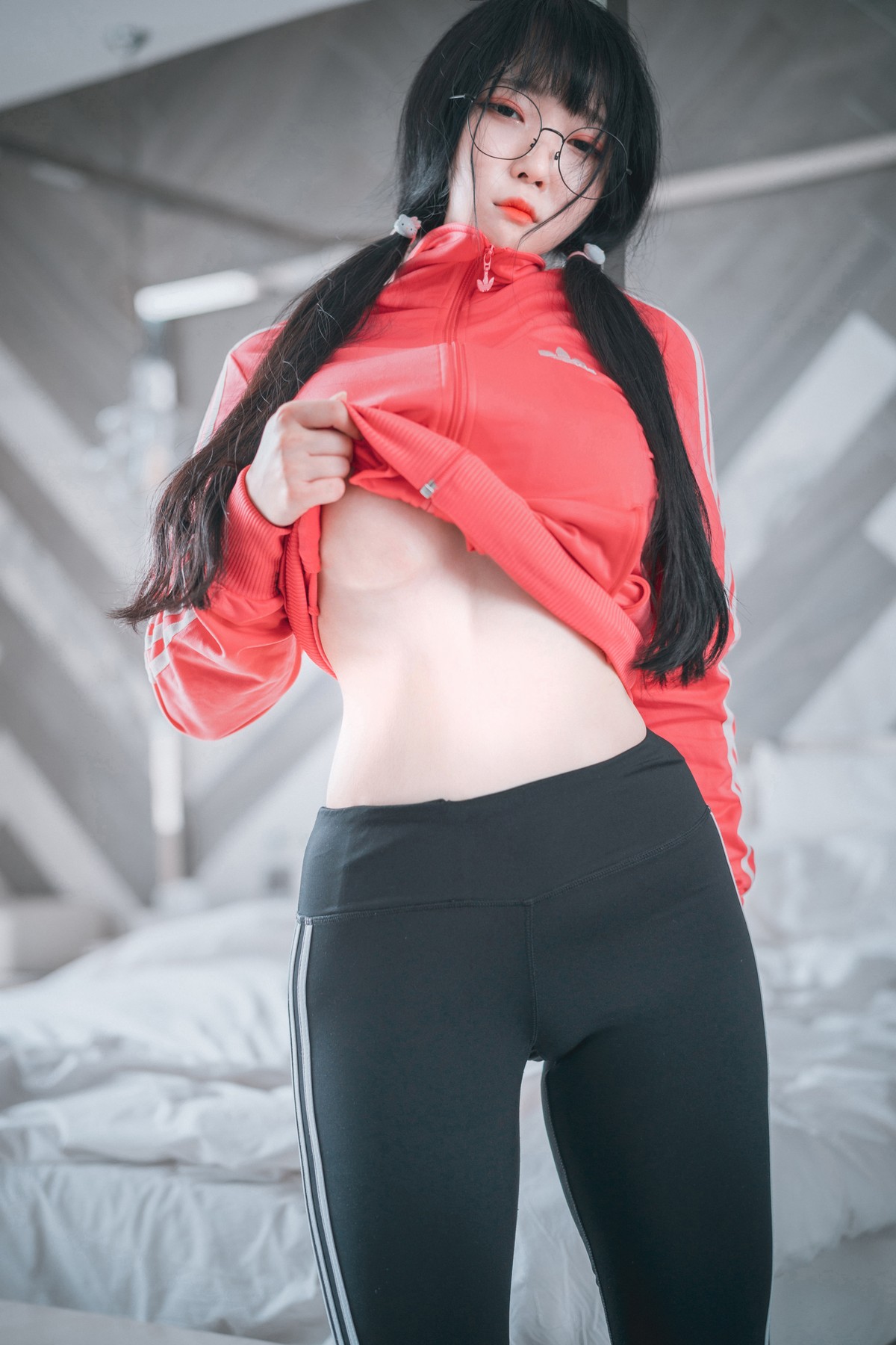 xgyw.top_[DJAWA]No.015_模特Aram_Hot Pink Jersey主题脱性感运动装露翘臀美腿诱惑写真81P