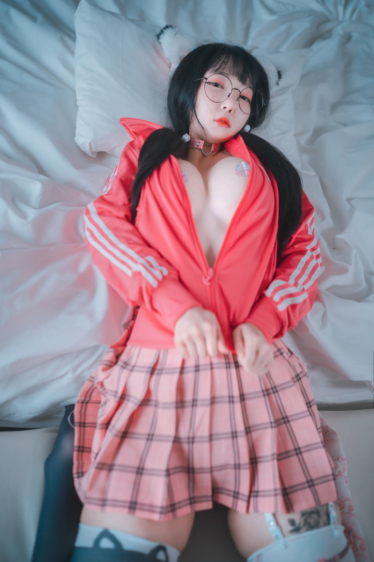 xgyw.top_[DJAWA]No.015_模特Aram_Hot Pink Jersey主题脱性感运动装露翘臀美腿诱惑写真81P