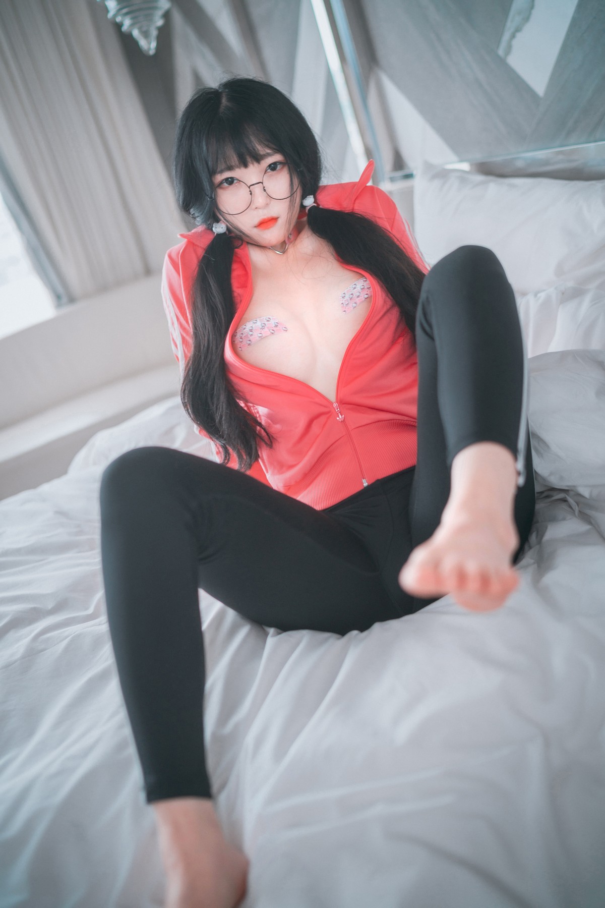 xgyw.top_[DJAWA]No.015_模特Aram_Hot Pink Jersey主题脱性感运动装露翘臀美腿诱惑写真81P