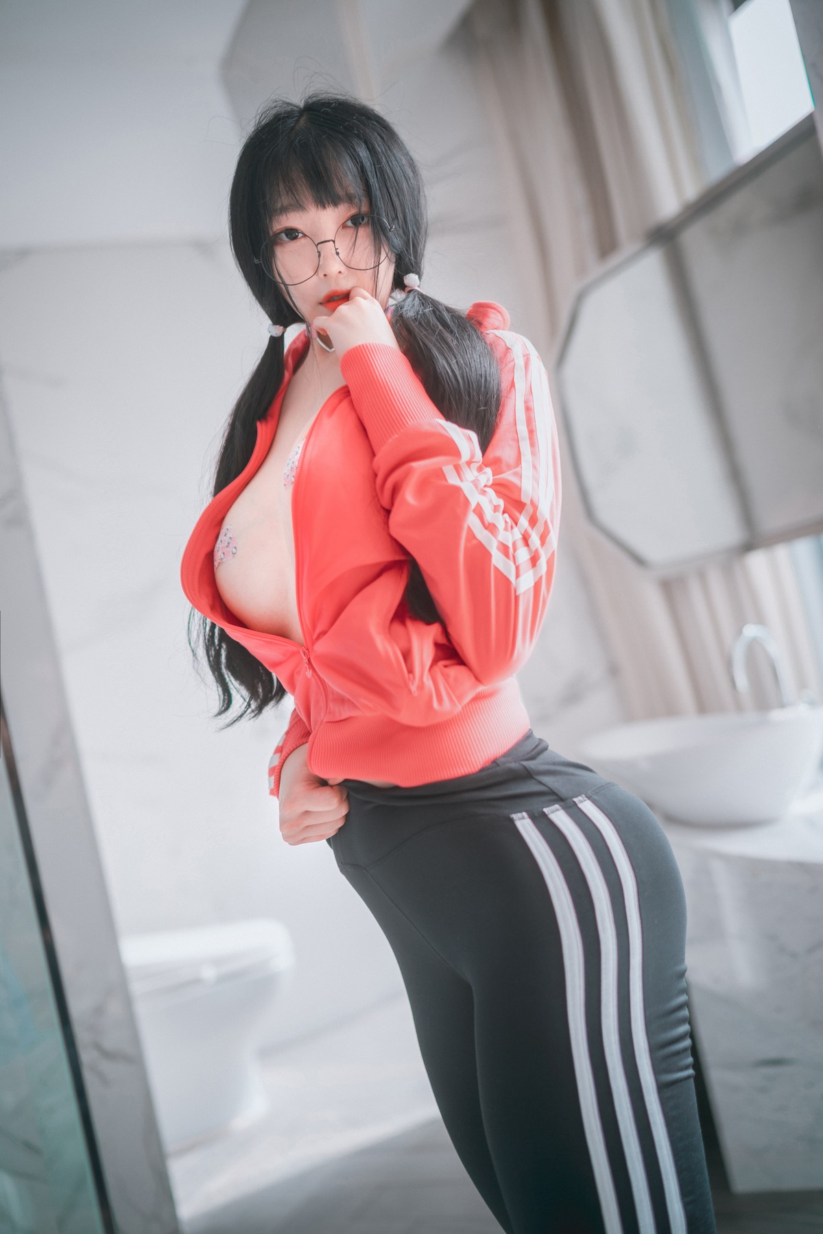 xgyw.top_[DJAWA]No.015_模特Aram_Hot Pink Jersey主题脱性感运动装露翘臀美腿诱惑写真81P