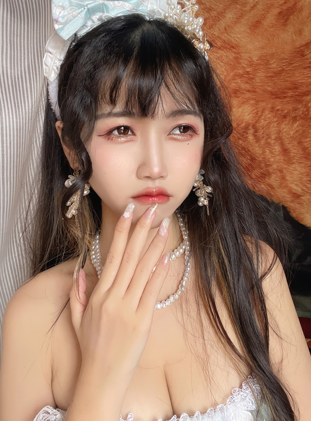 xgyw.top_人气Coser不呆猫兔子女友主题私房白色薄纱露性感内衣配白色蕾丝袜诱惑写真55P