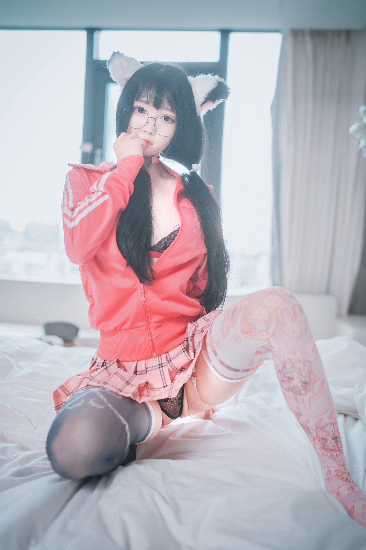 xgyw.top_[DJAWA]No.015_模特Aram_Hot Pink Jersey主题脱性感运动装露翘臀美腿诱惑写真81P