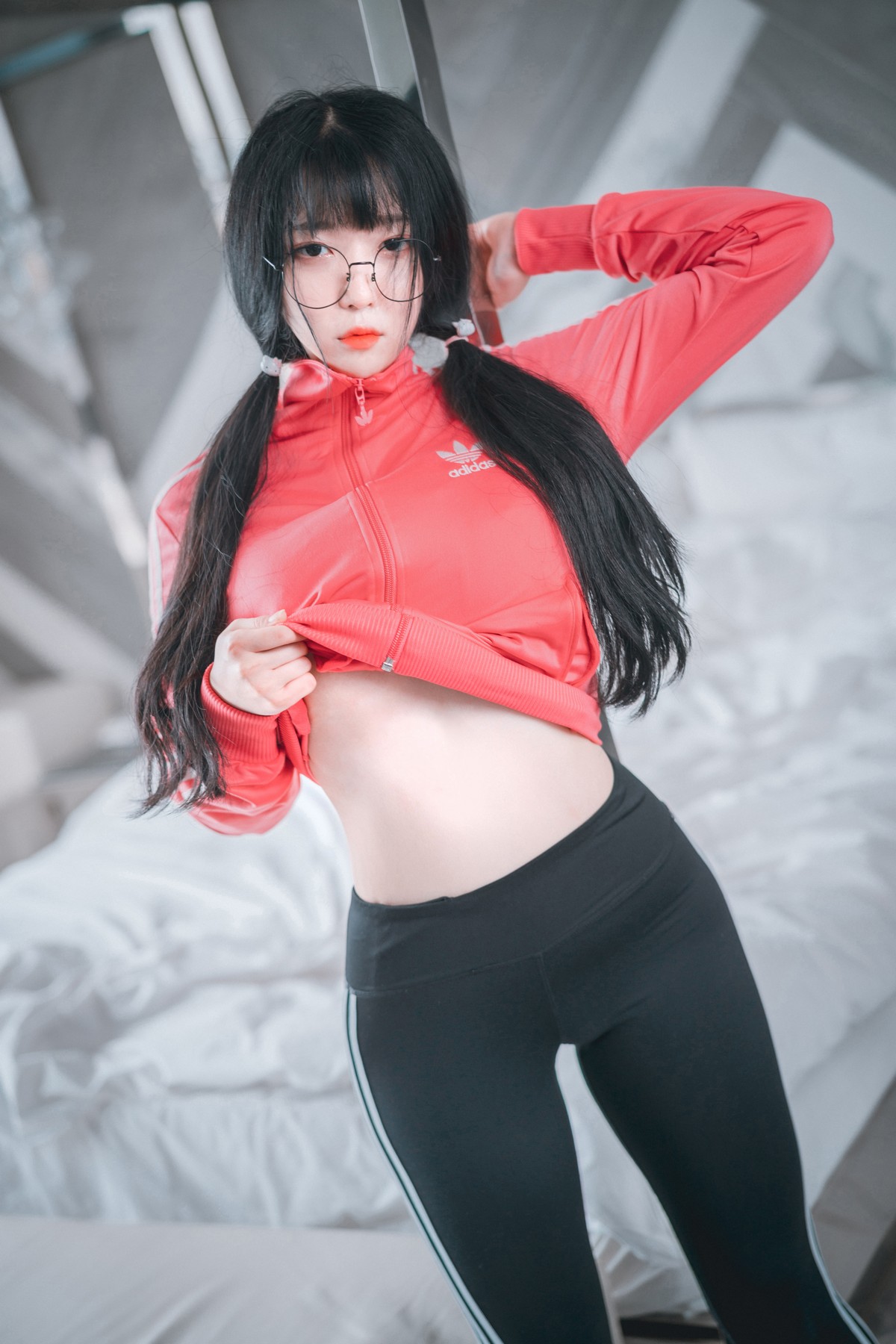 xgyw.top_[DJAWA]No.015_模特Aram_Hot Pink Jersey主题脱性感运动装露翘臀美腿诱惑写真81P