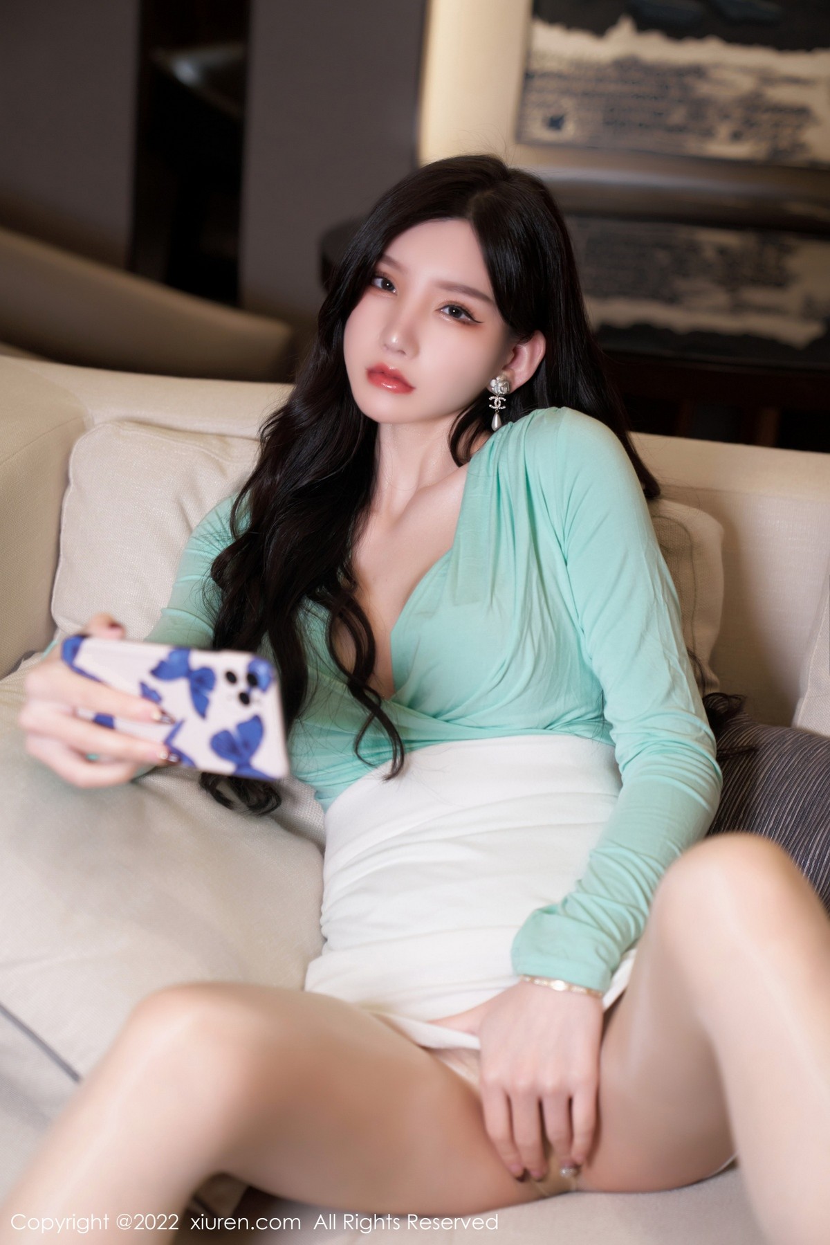xgyw.top_XiuRen第4951期_女神周于希Sally私房白色短裙下闪亮无内肉丝秀翘臀美腿诱惑写真84P
