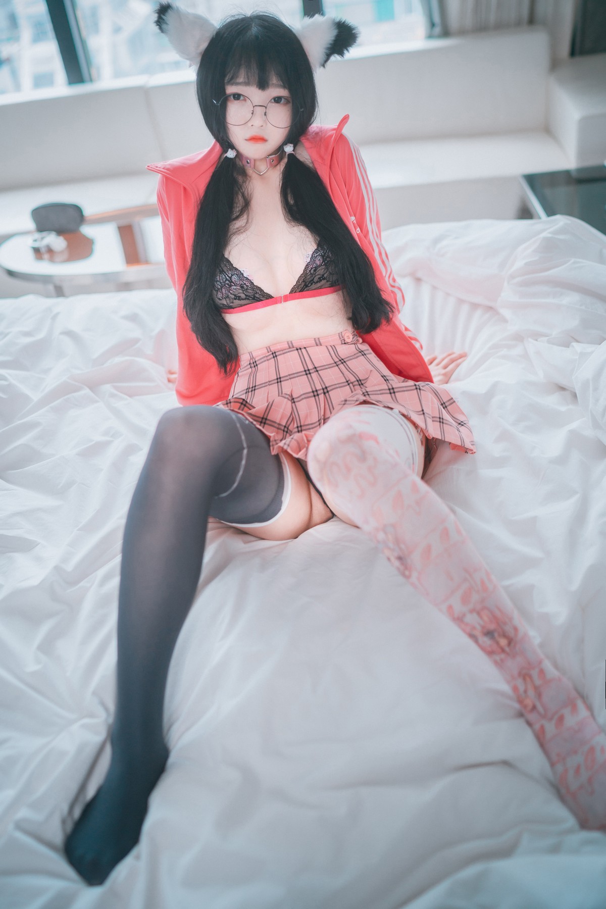 xgyw.top_[DJAWA]No.015_模特Aram_Hot Pink Jersey主题脱性感运动装露翘臀美腿诱惑写真81P