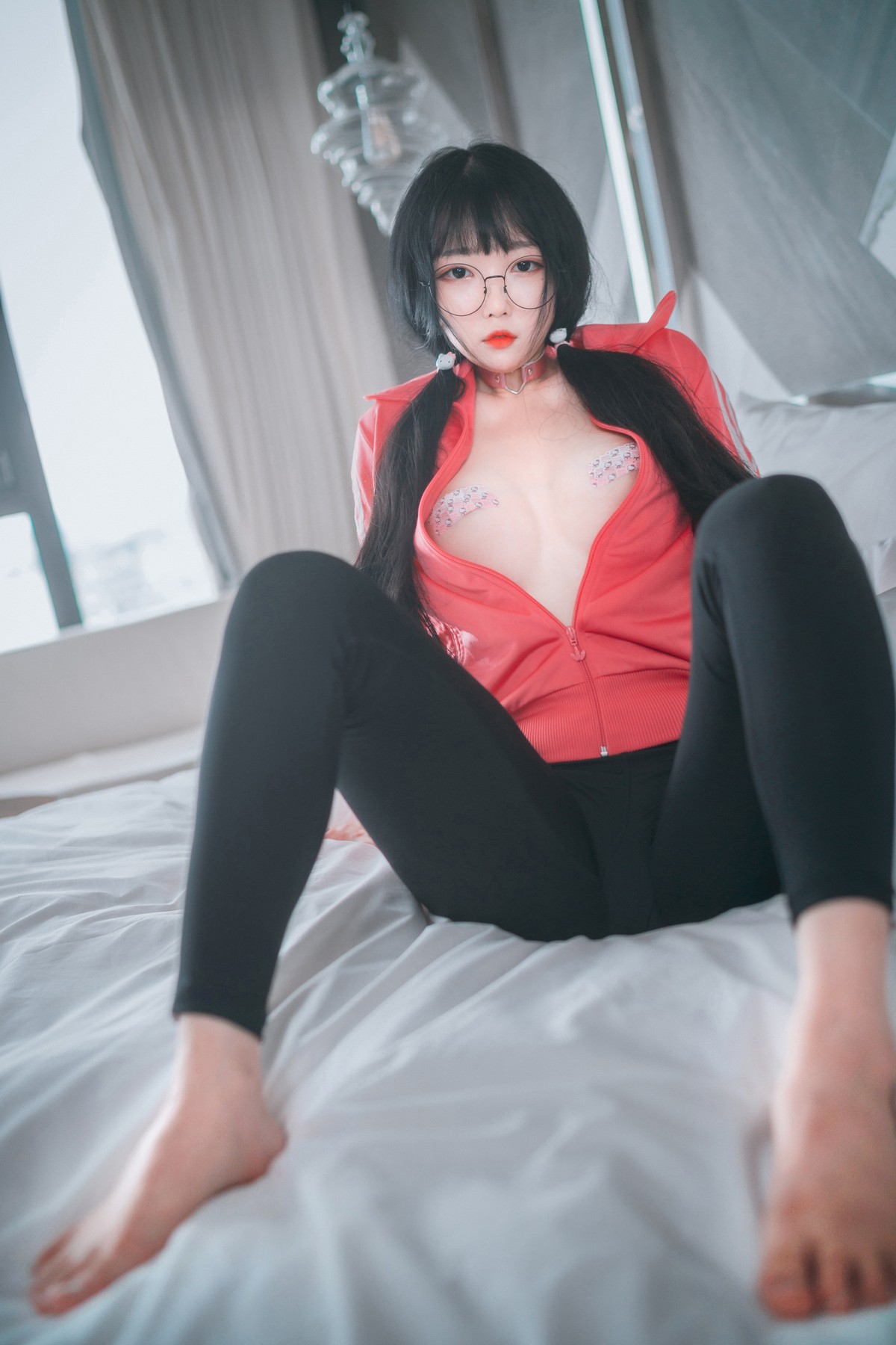 xgyw.top_[DJAWA]No.015_模特Aram_Hot Pink Jersey主题脱性感运动装露翘臀美腿诱惑写真81P