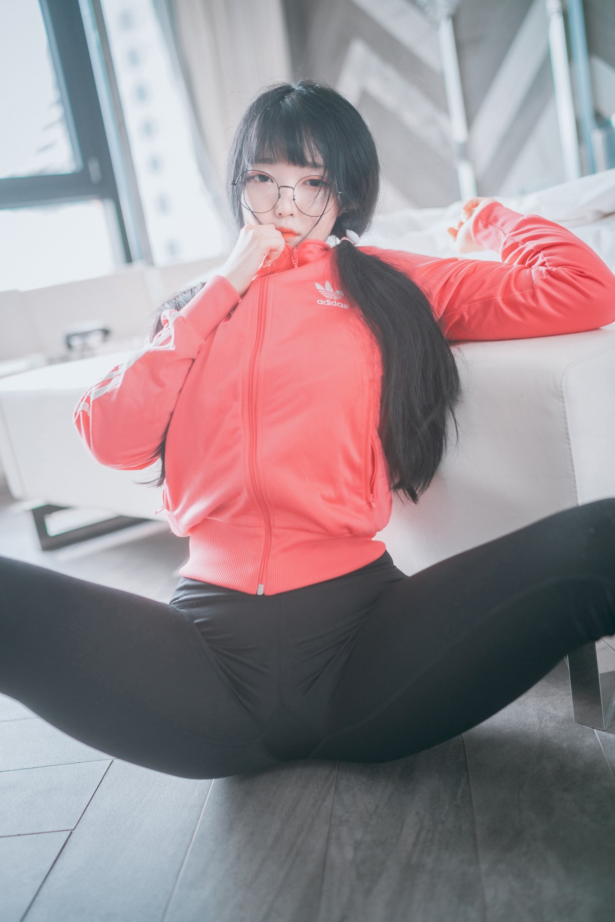 xgyw.top_[DJAWA]No.015_模特Aram_Hot Pink Jersey主题脱性感运动装露翘臀美腿诱惑写真81P