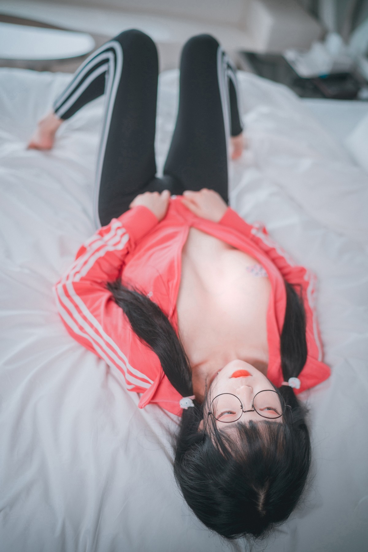 xgyw.top_[DJAWA]No.015_模特Aram_Hot Pink Jersey主题脱性感运动装露翘臀美腿诱惑写真81P