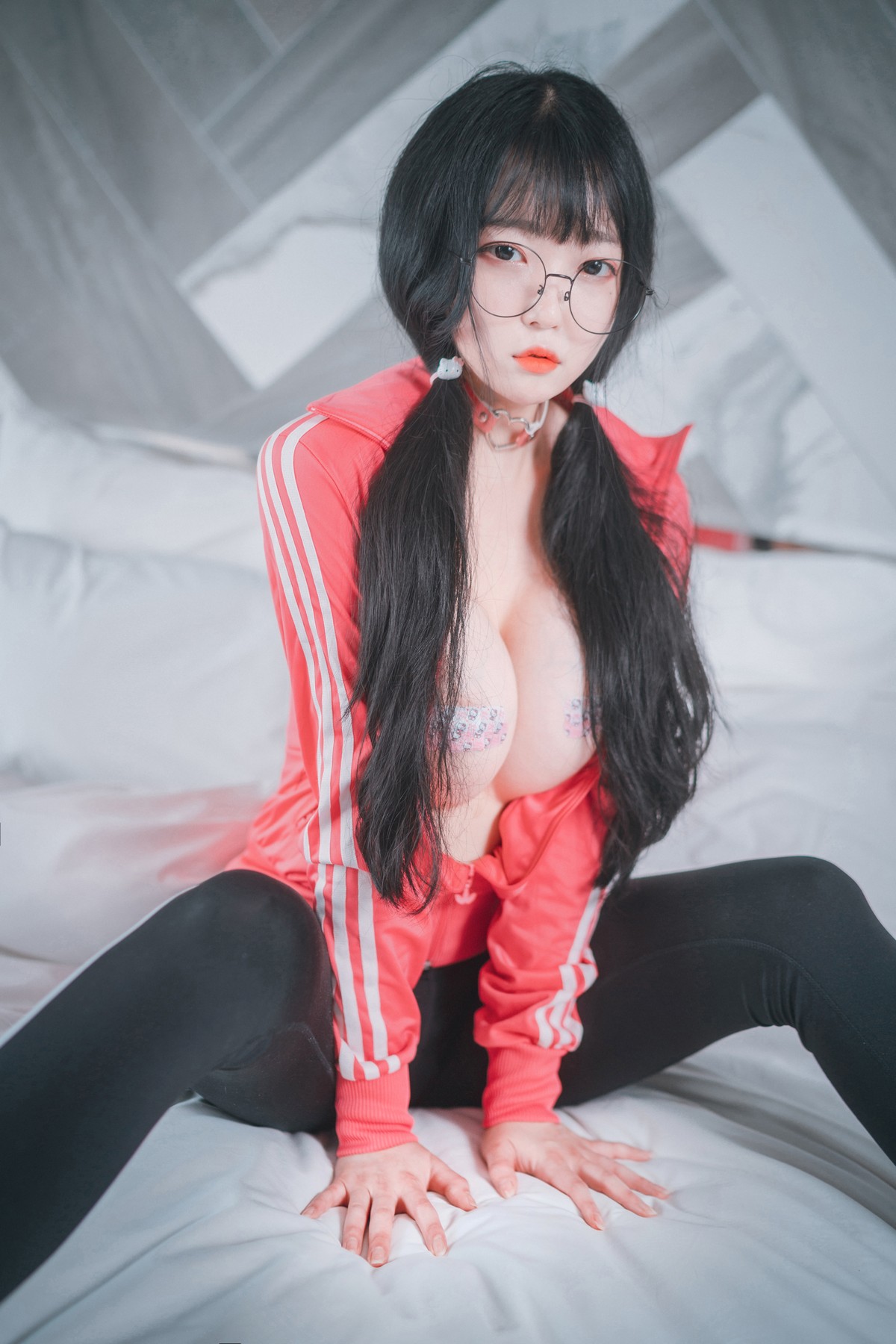 xgyw.top_[DJAWA]No.015_模特Aram_Hot Pink Jersey主题脱性感运动装露翘臀美腿诱惑写真81P