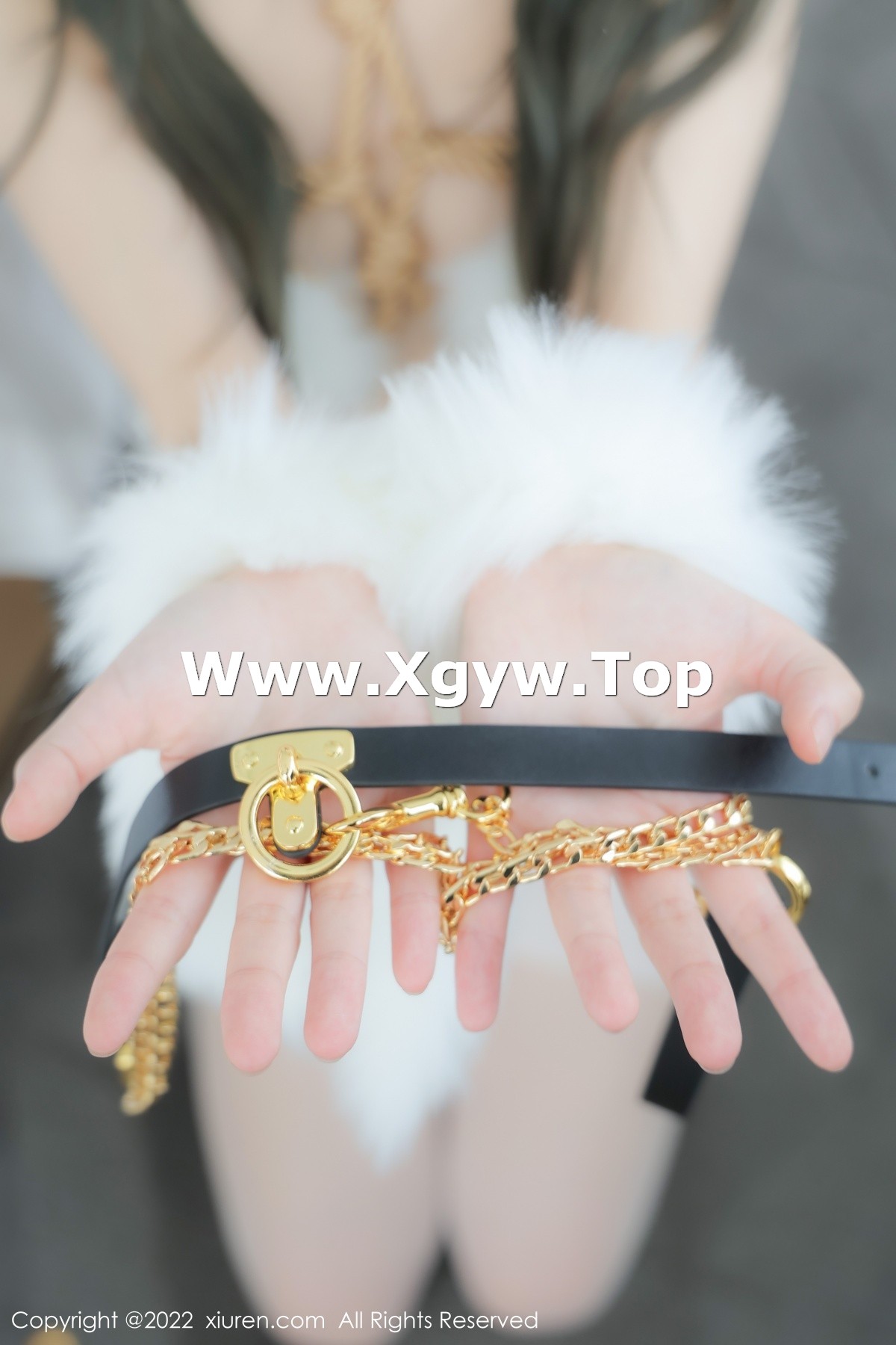 xgyw.top_XiuRen第4942期_女神小果冻儿性感白色毛绒服饰配白丝袜秀完美身材诱惑写真75P