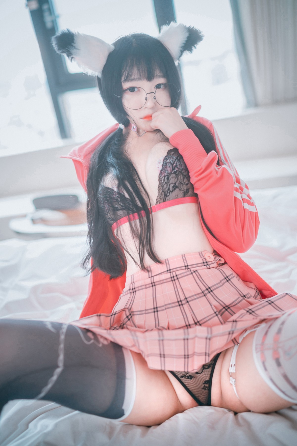 xgyw.top_[DJAWA]No.015_模特Aram_Hot Pink Jersey主题脱性感运动装露翘臀美腿诱惑写真81P