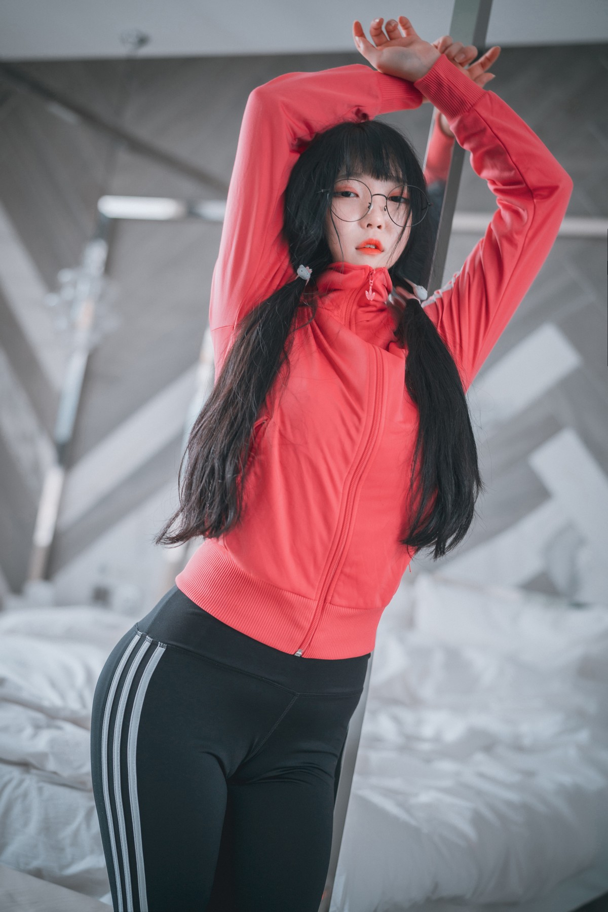 xgyw.top_[DJAWA]No.015_模特Aram_Hot Pink Jersey主题脱性感运动装露翘臀美腿诱惑写真81P