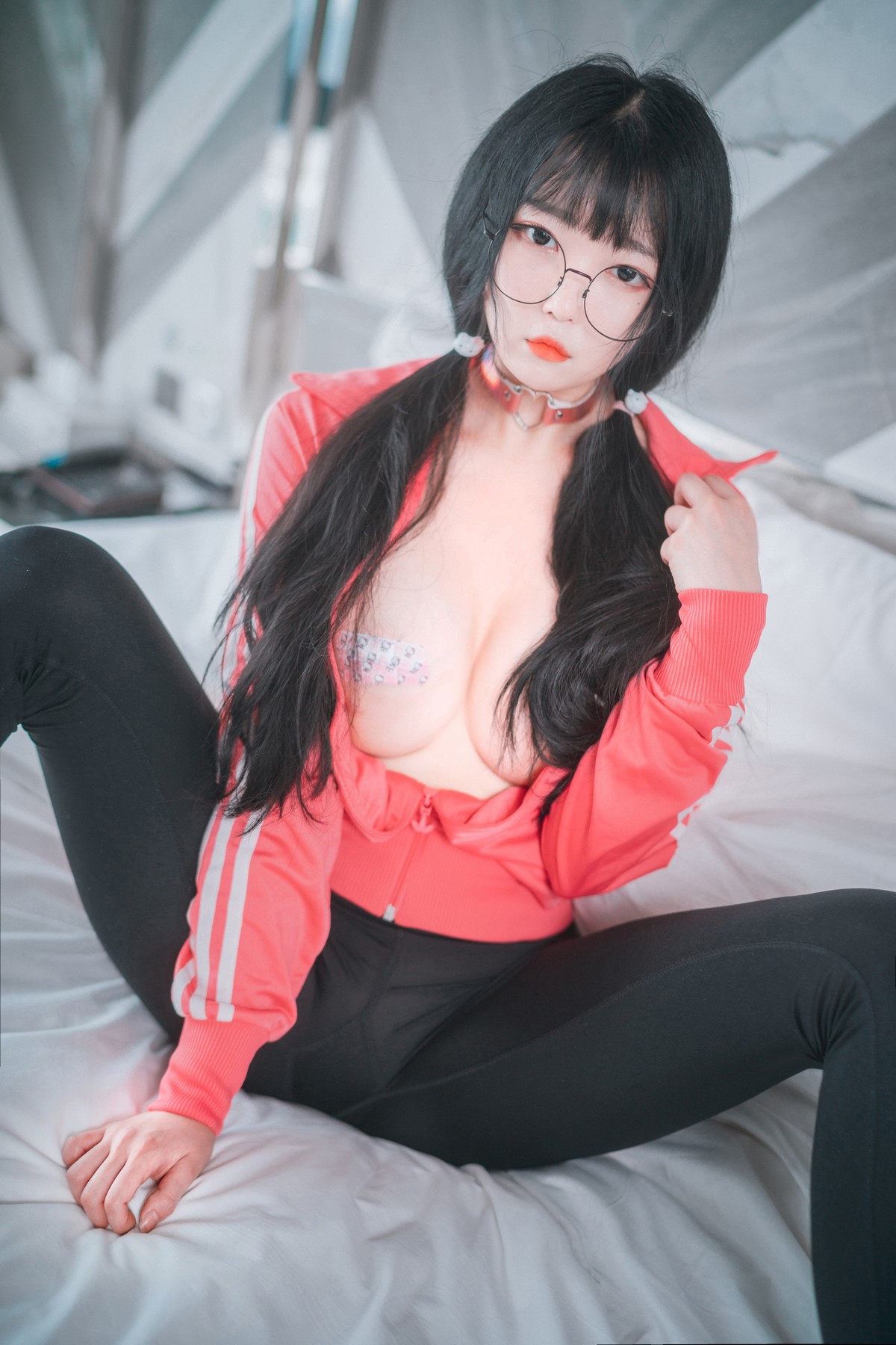 xgyw.top_[DJAWA]No.015_模特Aram_Hot Pink Jersey主题脱性感运动装露翘臀美腿诱惑写真81P