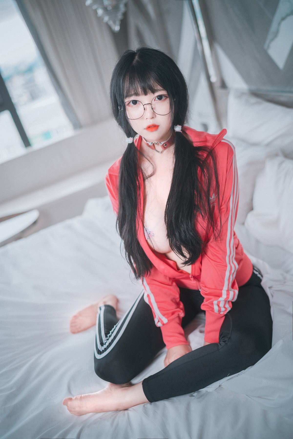 xgyw.top_[DJAWA]No.015_模特Aram_Hot Pink Jersey主题脱性感运动装露翘臀美腿诱惑写真81P
