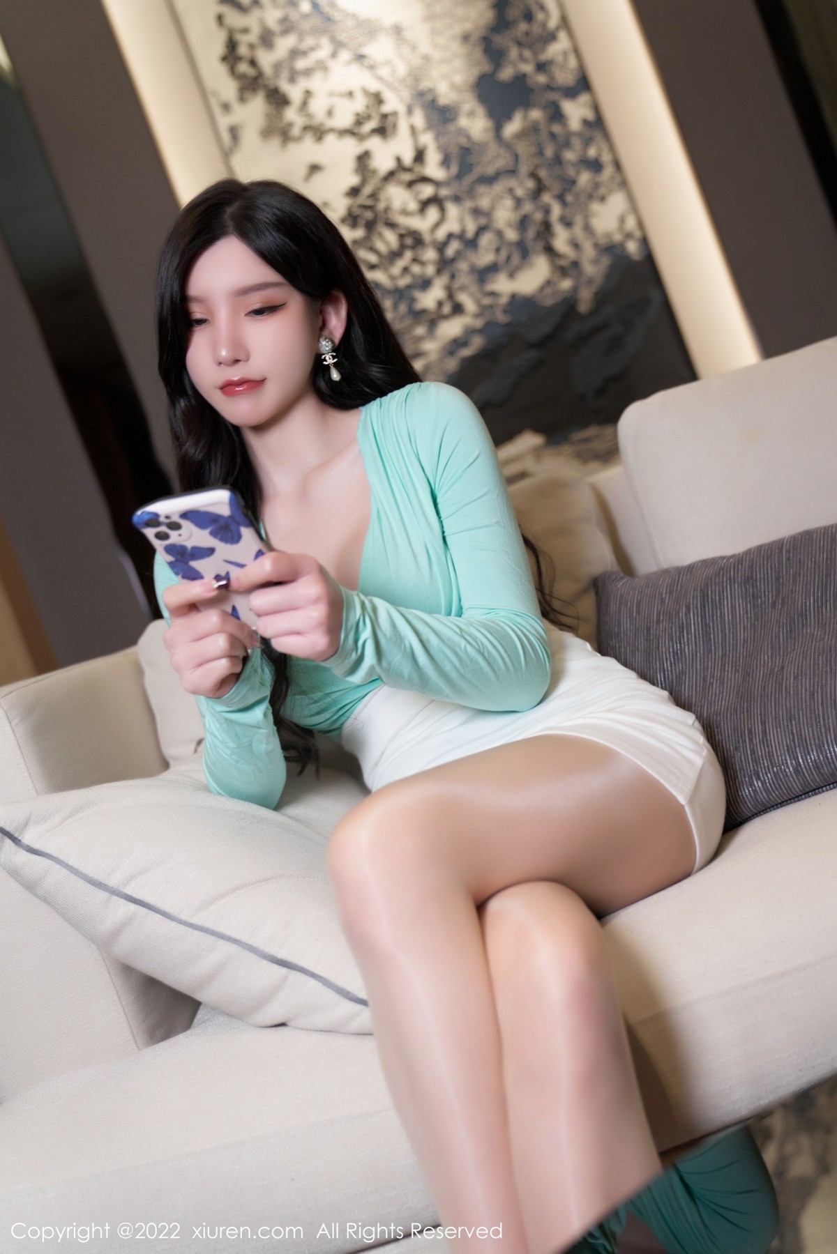 xgyw.top_XiuRen第4951期_女神周于希Sally私房白色短裙下闪亮无内肉丝秀翘臀美腿诱惑写真84P