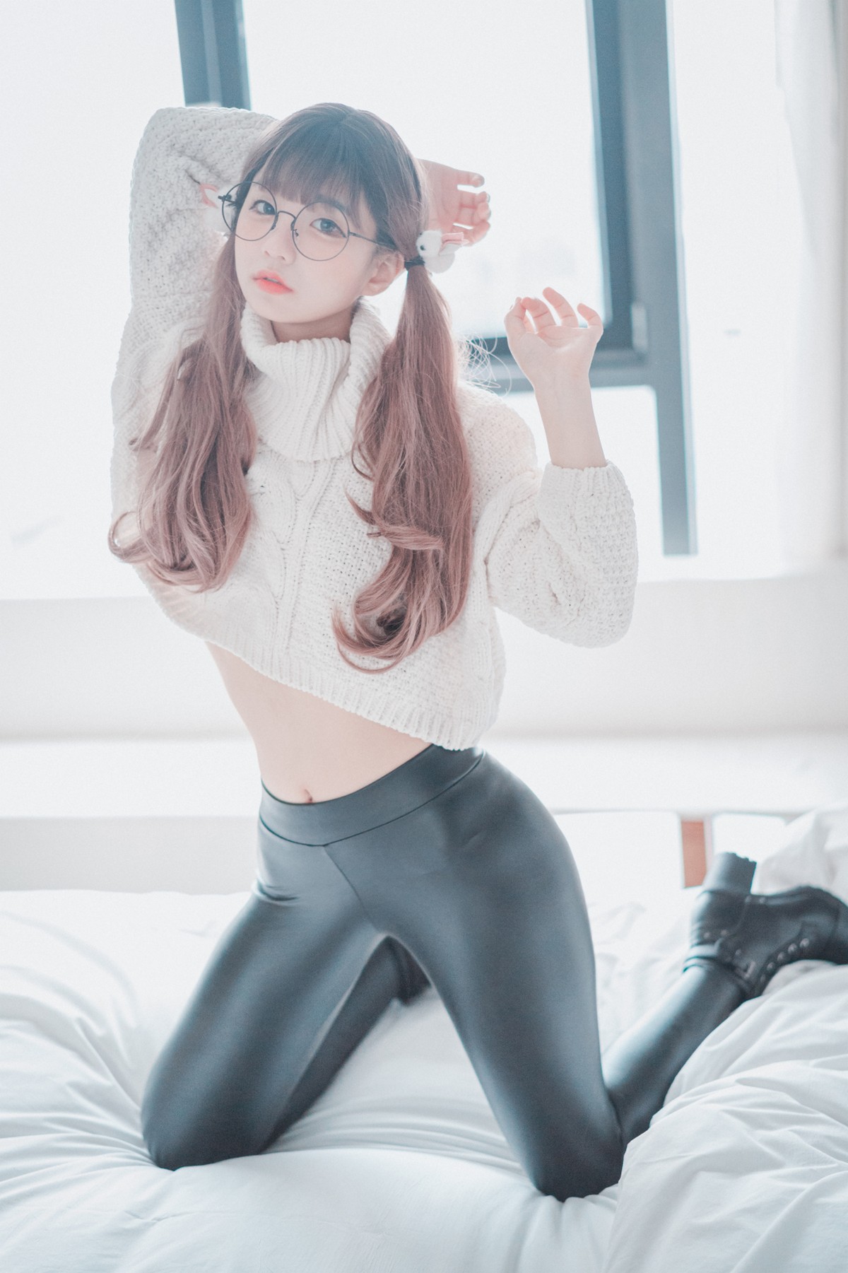 xgyw.top_[DJAWA]No.016_模特Jenny_Loose and Tight White主题脱皮长裤露翘臀美腿诱惑写真42P