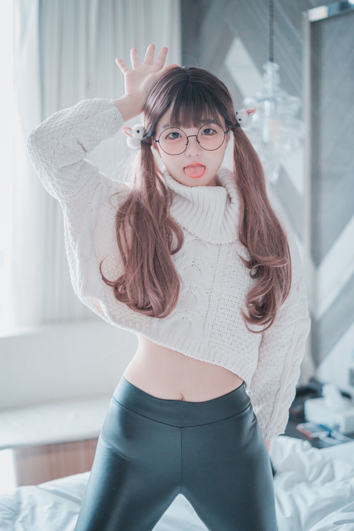 xgyw.top_[DJAWA]No.016_模特Jenny_Loose and Tight White主题脱皮长裤露翘臀美腿诱惑写真42P